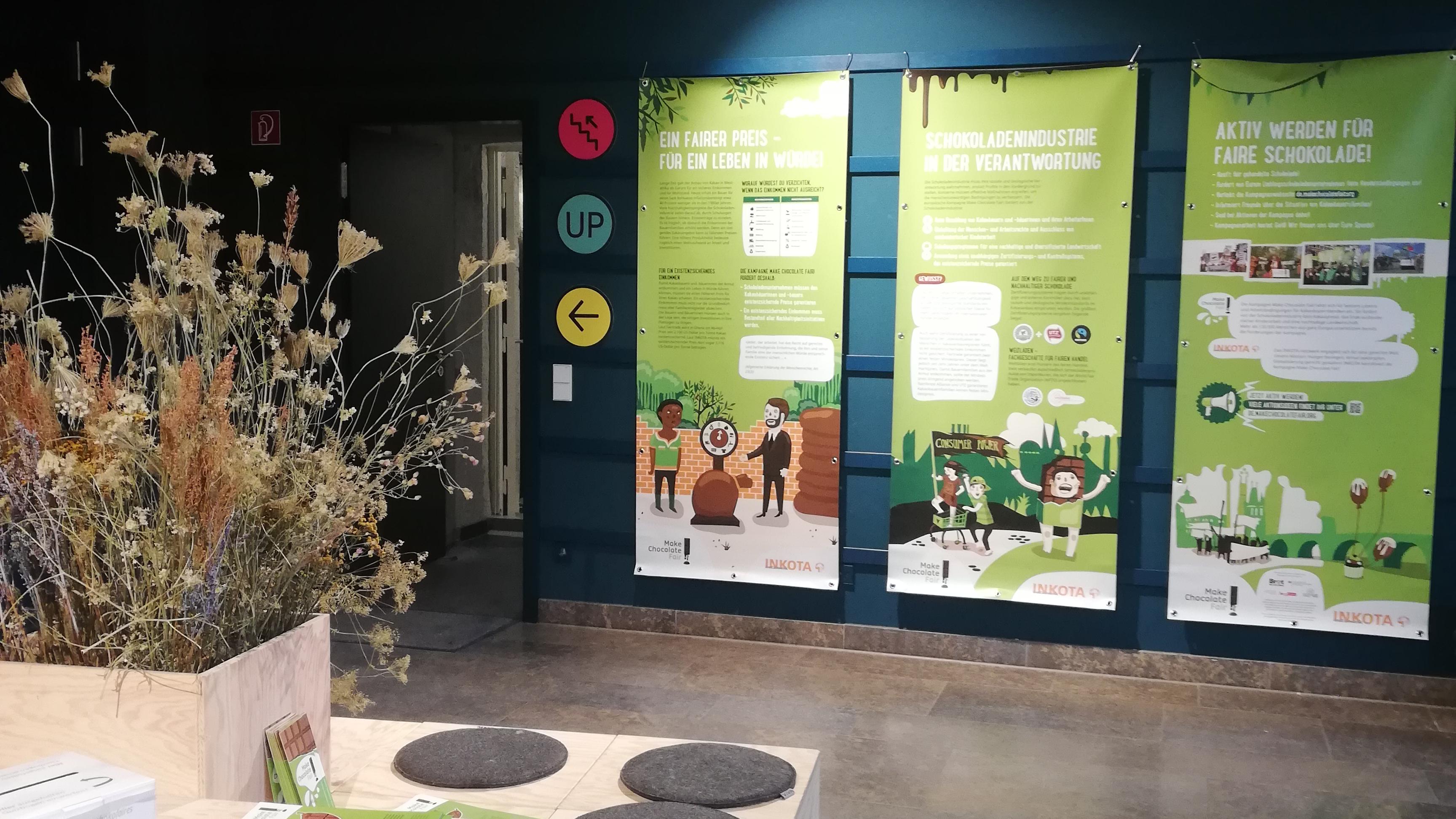 Roll-Up-Ausstellung an der Medienwand Genezarethkirche Neukölln